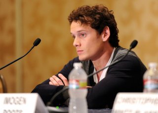 Anton+Yelchin+Fright+Night+Press+Conference+f85oYWKveY3l.jpg