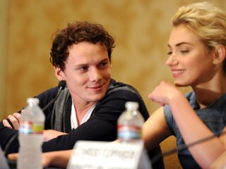 Anton+Yelchin+Fright+Night+Press+Conference+dypgxu-2OGOl.jpg