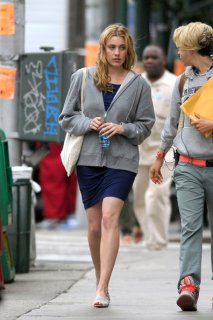 Greta+Gerwig+wearing+grey+hoodie+over+blue+h4EKV3S59x0l.jpg