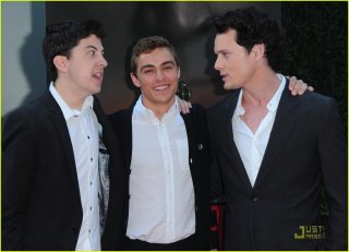 christopher-mintz-plasse-dave-franco-anton-yelchin-fright-night-screening-05.jpg