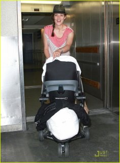marion-cotillard-lax-landing-with-guillame-and-marcel-01.jpg