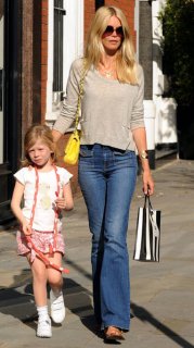 Claudia+Schiffer+Claudia+Schiffer+Shops+Daughter+hO_e9_3SEGHl.jpg