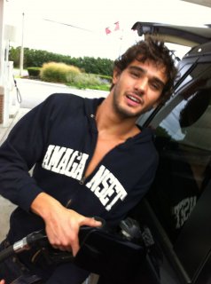 AaPX-nKCQAEVyqZ.jpg large.jpg