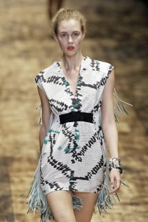 Giambattista+Valli+Spring+2010+-xLX0tCnLIml.jpg