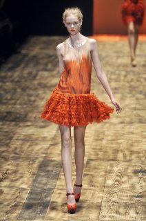 Giambattista+Valli+Spring+2010+xBs0KX1lcz1l.jpg