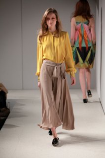 HONOR-FALL-RTW-2011-PODIUM-015_runway.jpg