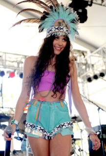 24107_Tikipeter_Eliza_Doolittle_2011_Coachella_018_123_595lo.jpg